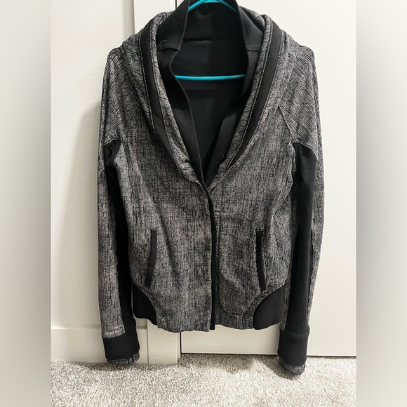 Lululemon Sweater, black and grey, size 6 - Picture 2 of 3